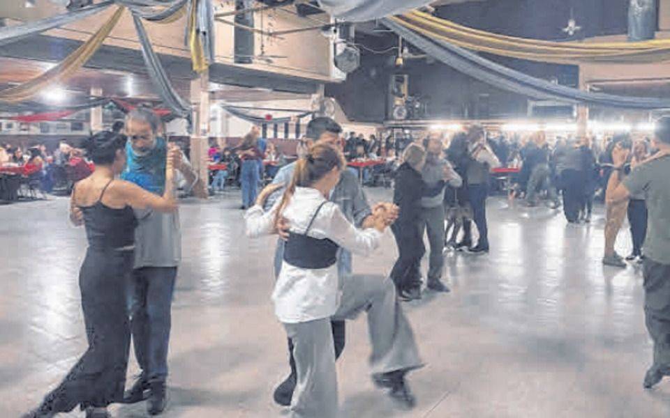 “Lo de Raúl”: el templo de la música, el baile y la cocina popular que mueve multitudes en La Plata