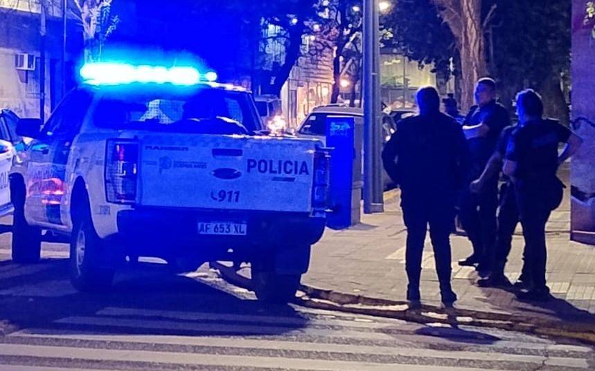 Brutal femicidio y drama en Berisso: la víctima y el asesino tenían tobilleras electrónicas