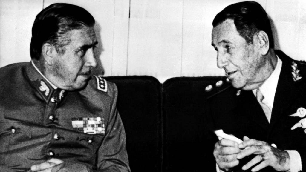 Revelan documentos en Argentina que Perón le vendió armamentos a Pinochet