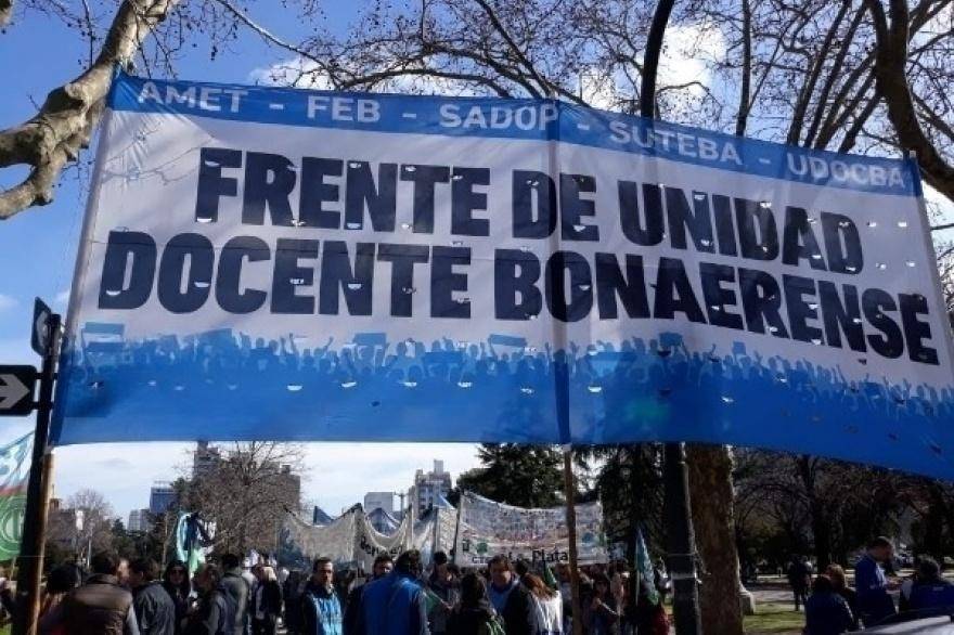 Gremios docentes esperan convocatoria a paritarias