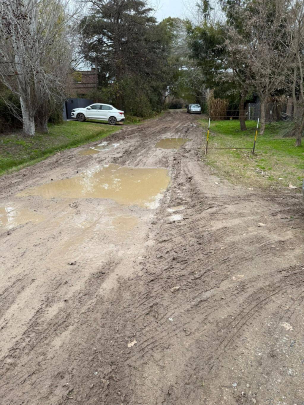 La lluvia y el barro formaron una pista de rally en el barrio El Quimilar de City Bell