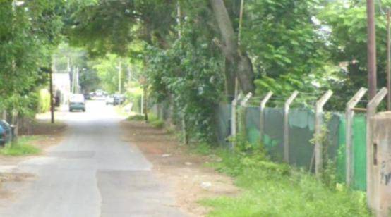Una mujer y su hija sufrieron un brutal asalto frente a su casa en Villa Castells
