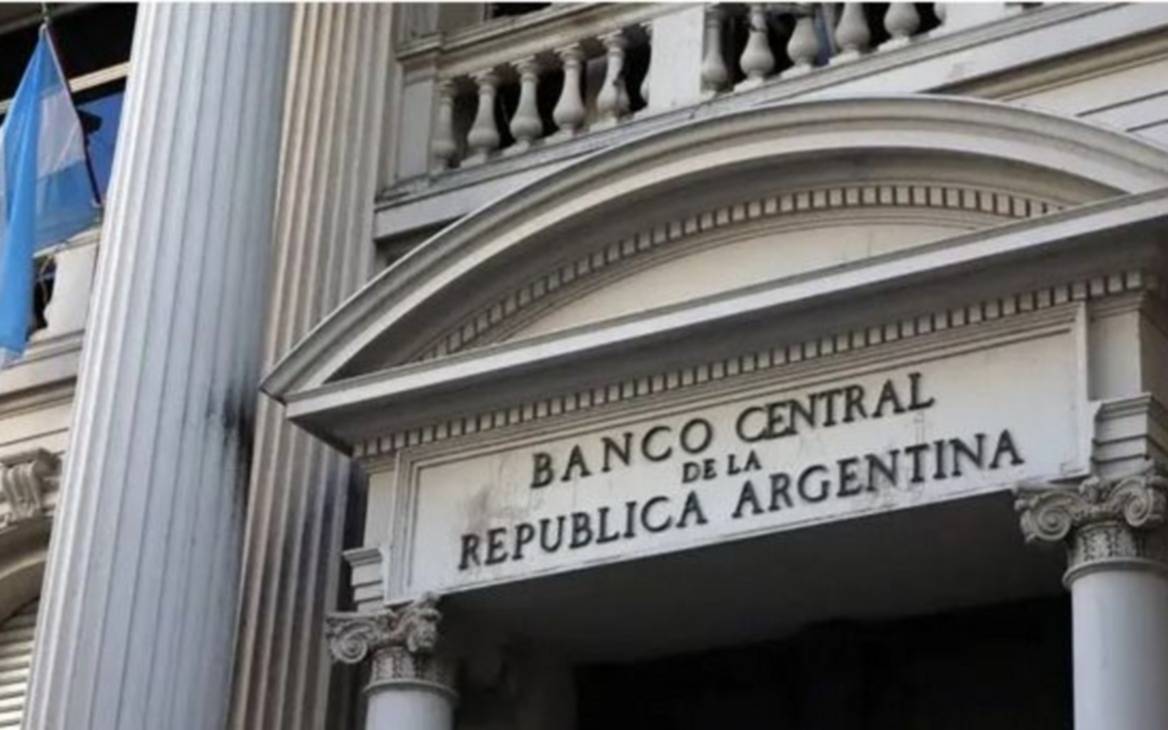 Embargos y cierres de cuentas bancarias: las nuevas medidas anunciadas por el Banco Central