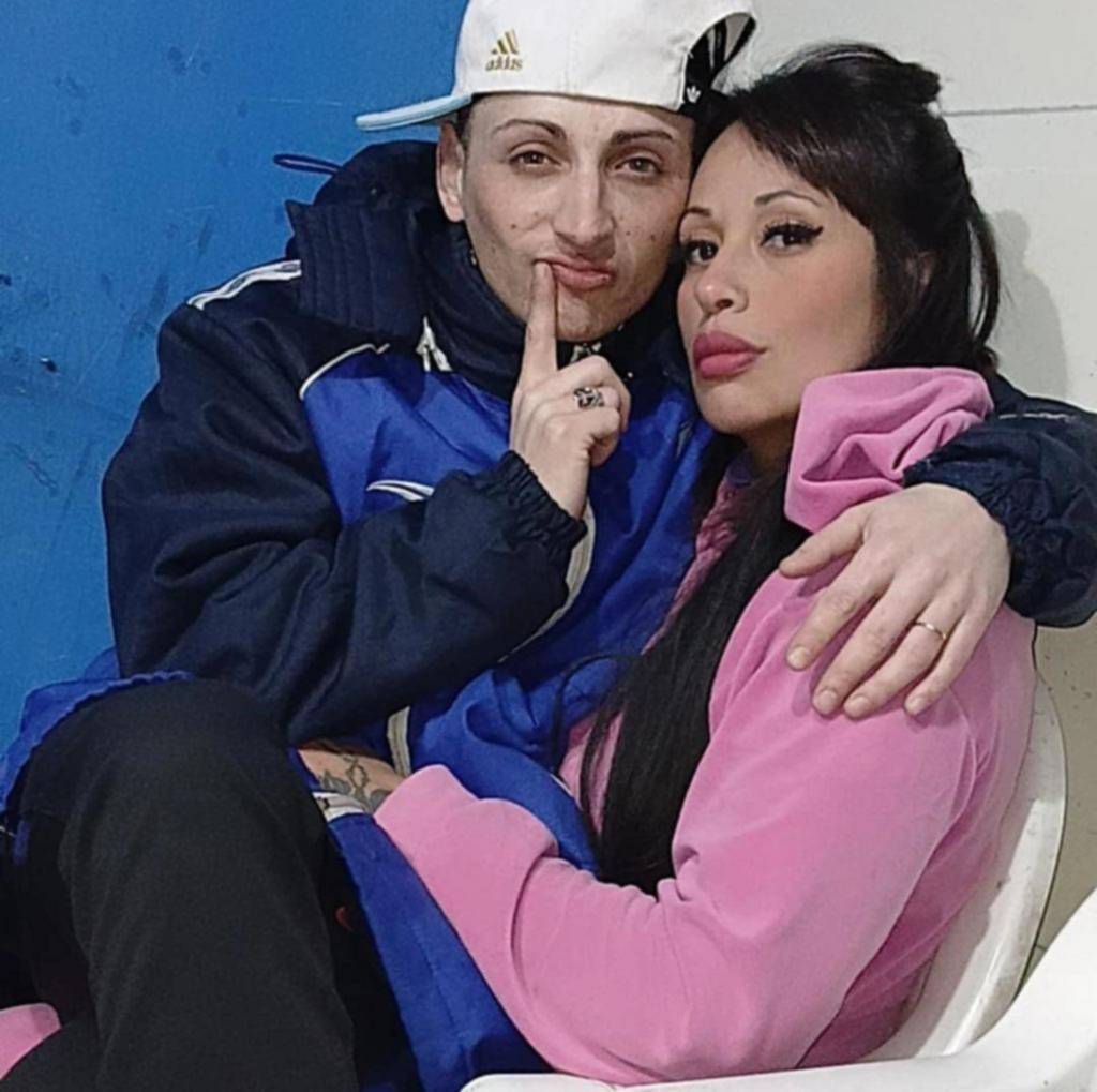 Mundos paralelos: amor en las redes y un infierno en casa