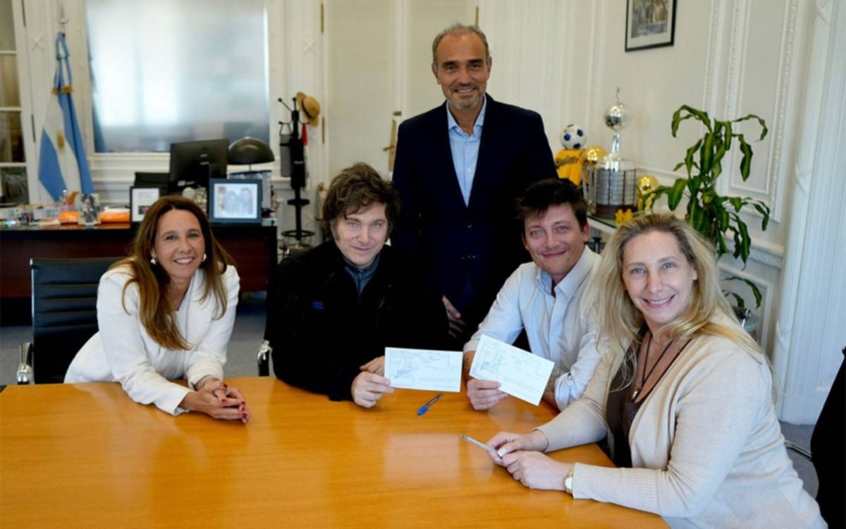 Karina Milei suma a Santiago Caputo a la mesa de campaña bonaerense