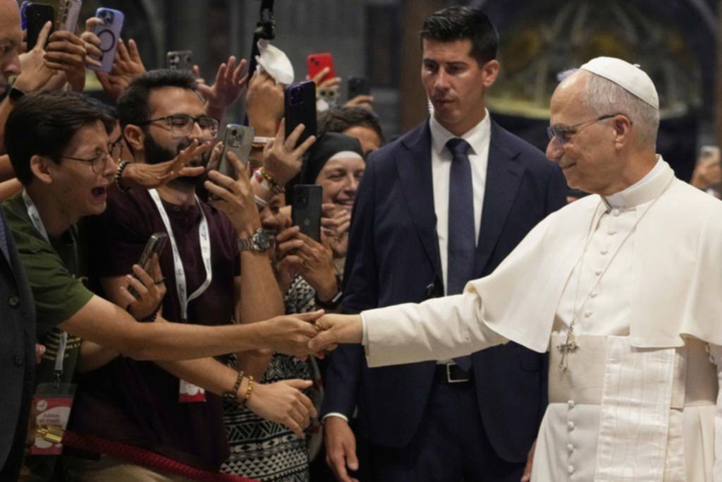 Jóvenes influencers reciben al Papa como a una estrella de rock