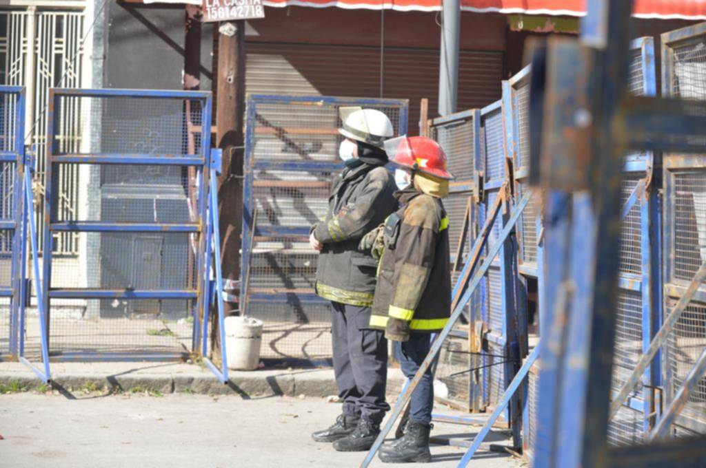 En la demolición, como en la pandemia: piden usar barbijo por polvo tóxico