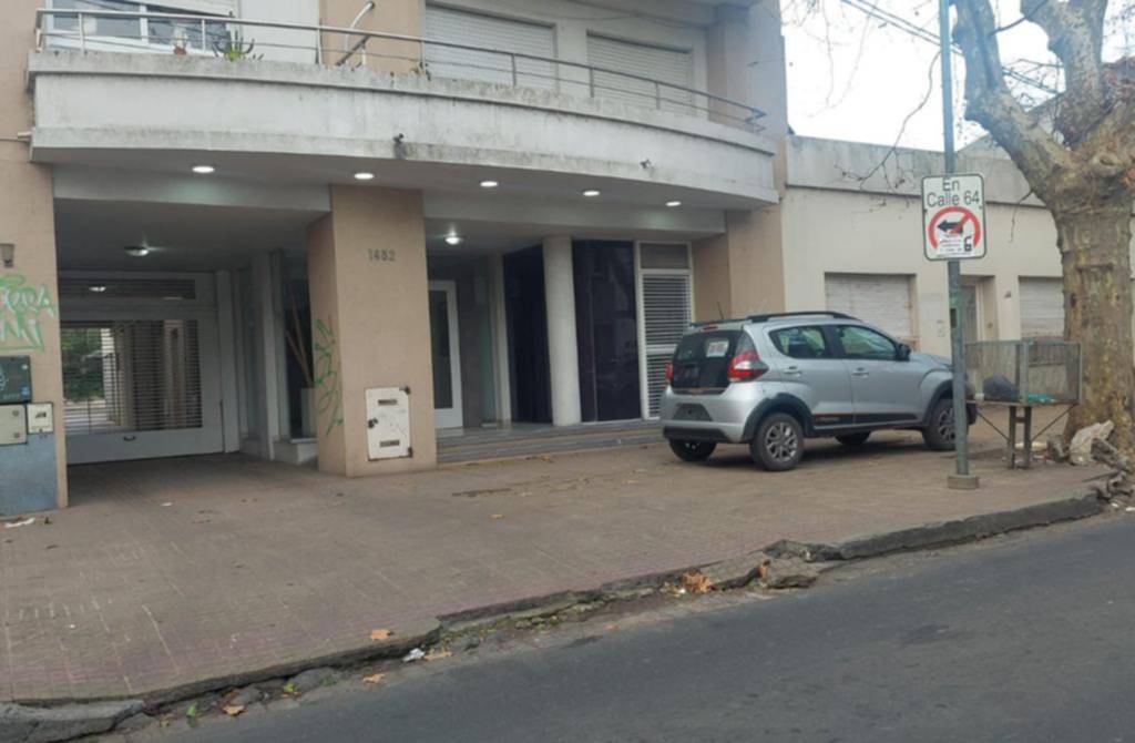 Estacionar sobre la vereda, una práctica que se multiplica en la Ciudad