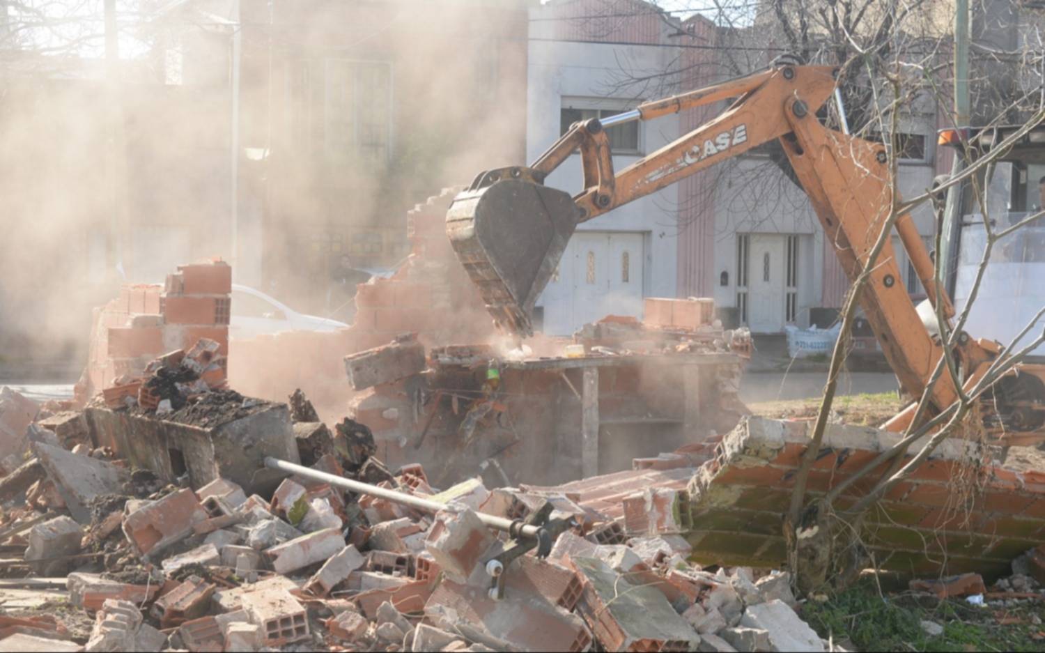 Demolieron construcciones antiguas del ferrocarril y recuperaron la rambla de 120 y 38