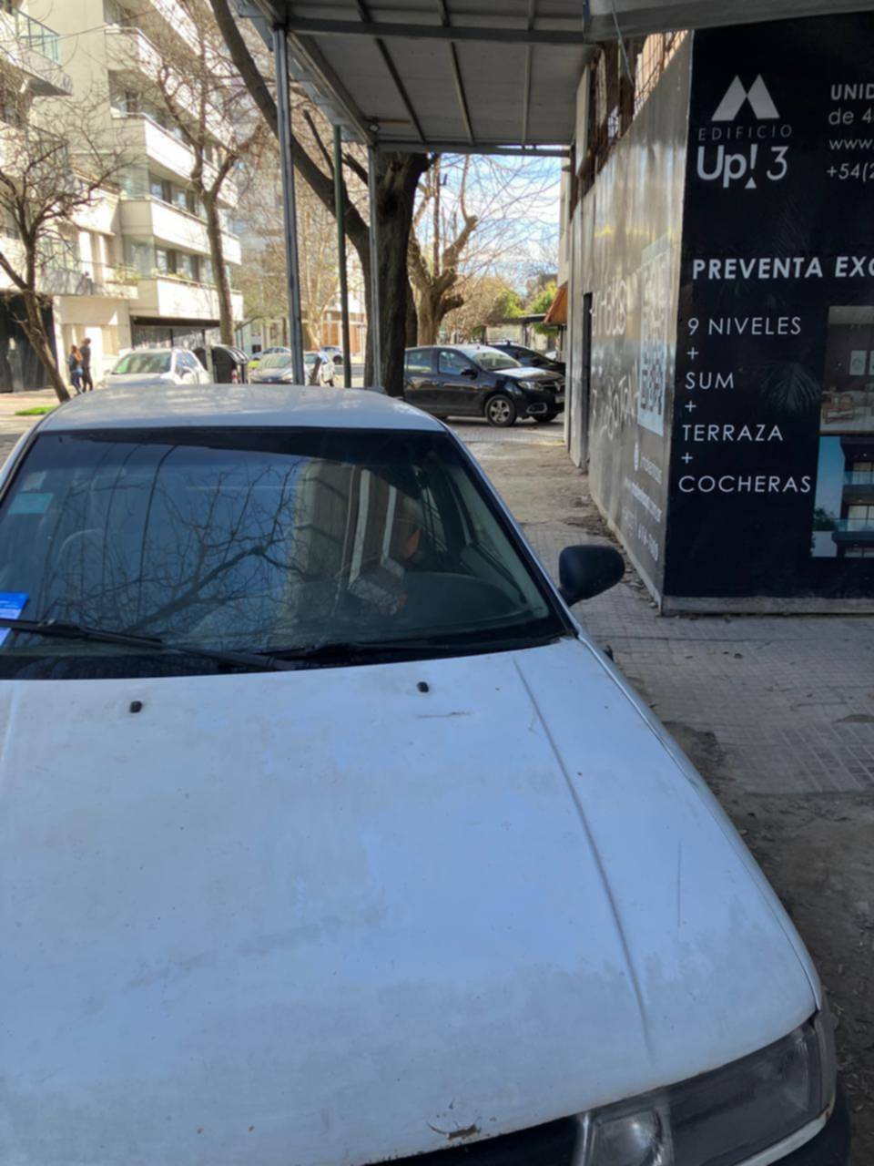 “Estacioná donde quieras” en Barrio Norte: malestar por el descontrol en calle 3