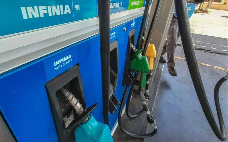 YPF anunció que no aumentará los precios de sus combustibles