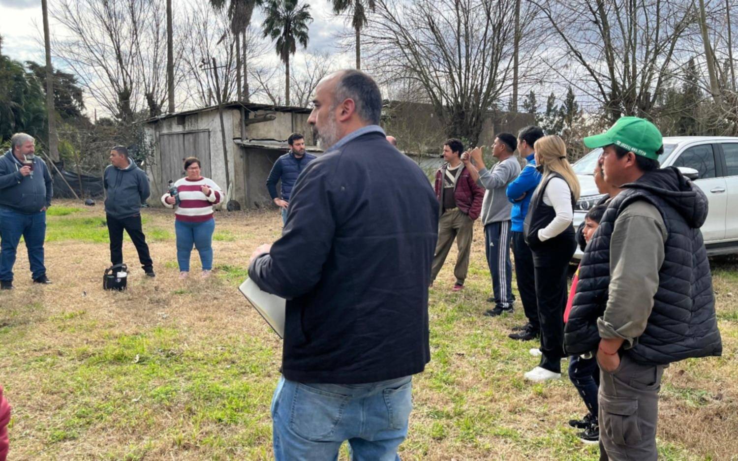 Leandro Bazze, candidato a concejal de Somos Buenos Aires, recorrió Colonia Urquiza: “Las calles están intransitables”
