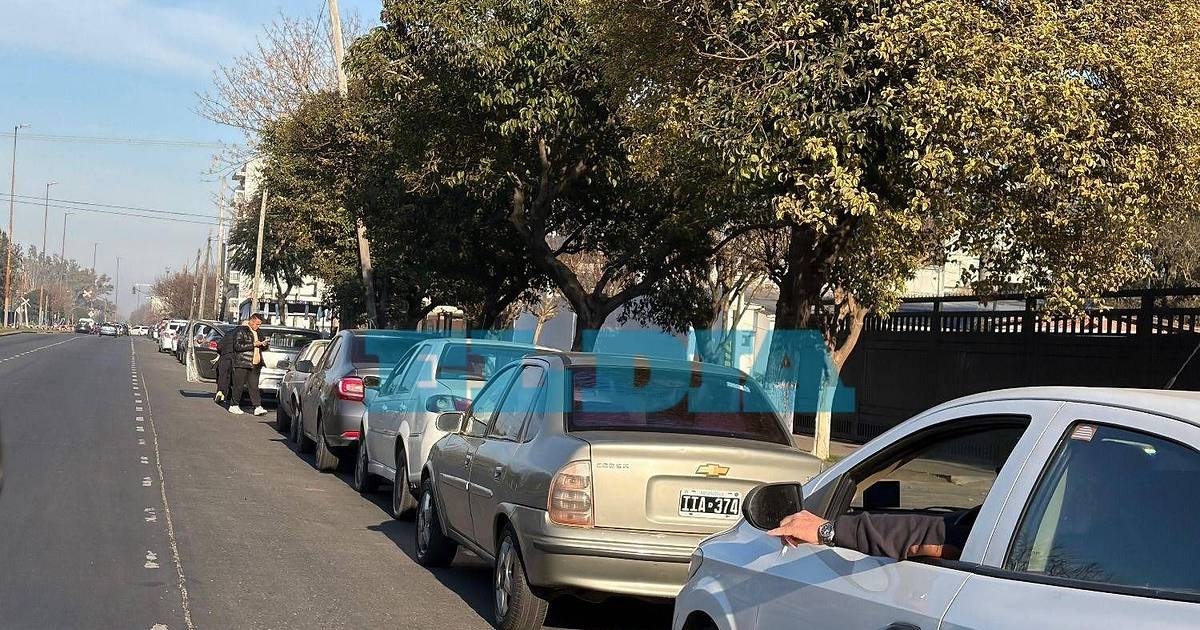 Cargar GNC en La Plata, un "castigo": colas de más de tres cuadras en las estaciones | El Dia