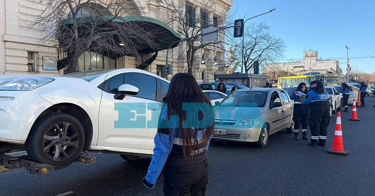 Nuevo operativo contra aplicaciones ilegales en La Plata: secuestraron vehículos en la zona de la Estación | El Dia