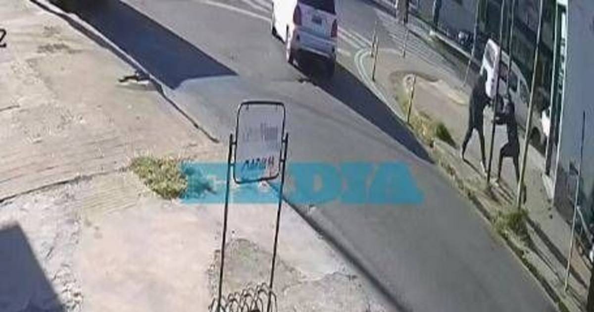 VIDEO. Violento ataque de motochorros a plena luz del día en La Plata | El Dia