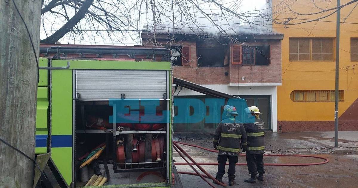 Incendio y rescate en La Plata: bomberos salvaron a un hombre y a su perro de las llamas | El Dia