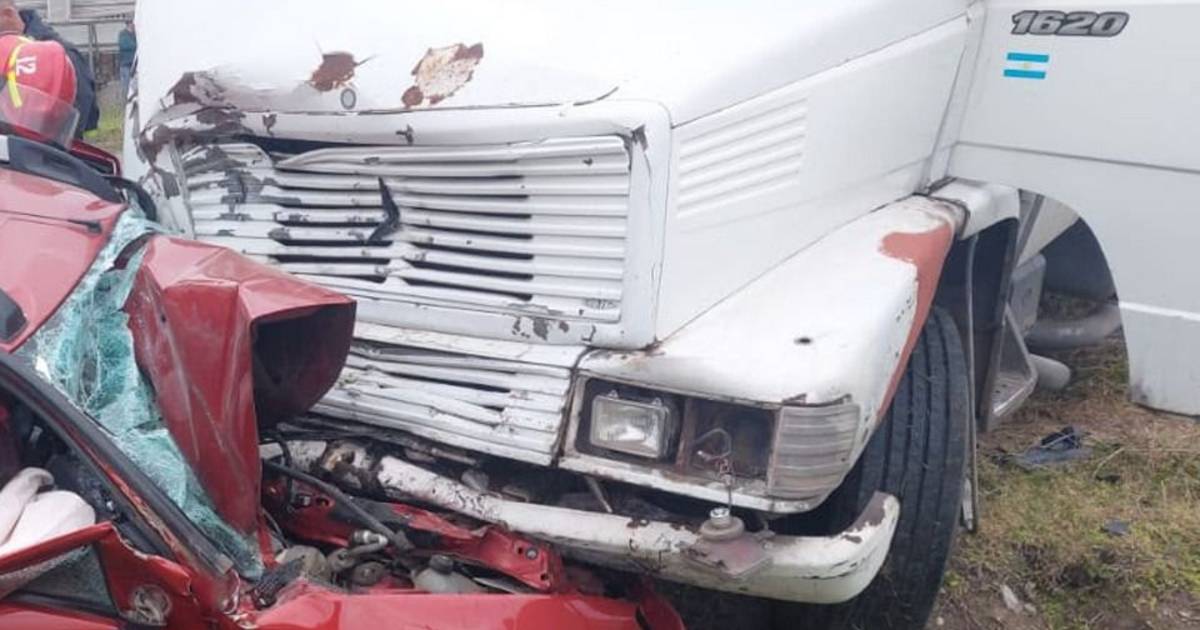 Choque frontal y tragedia en La Plata: murió una mujer en un accidente entre camión y camioneta | El Dia