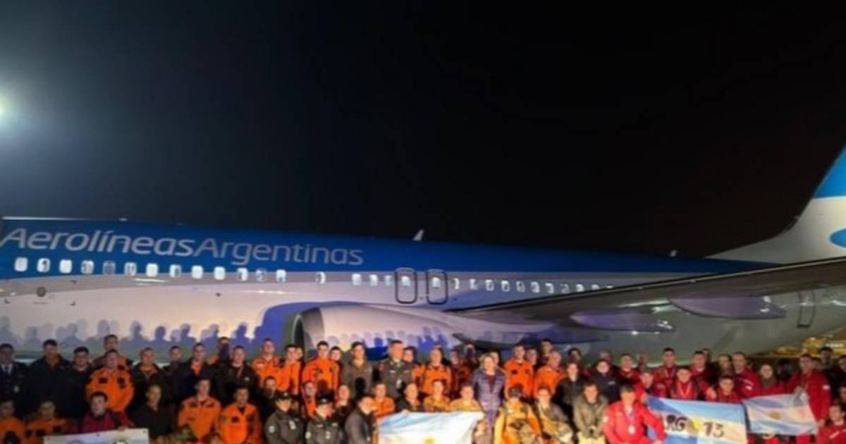 Orgullo platense: la bombera que trabajó en Venezuela tras los terremotos regresa a La Plata | El Dia