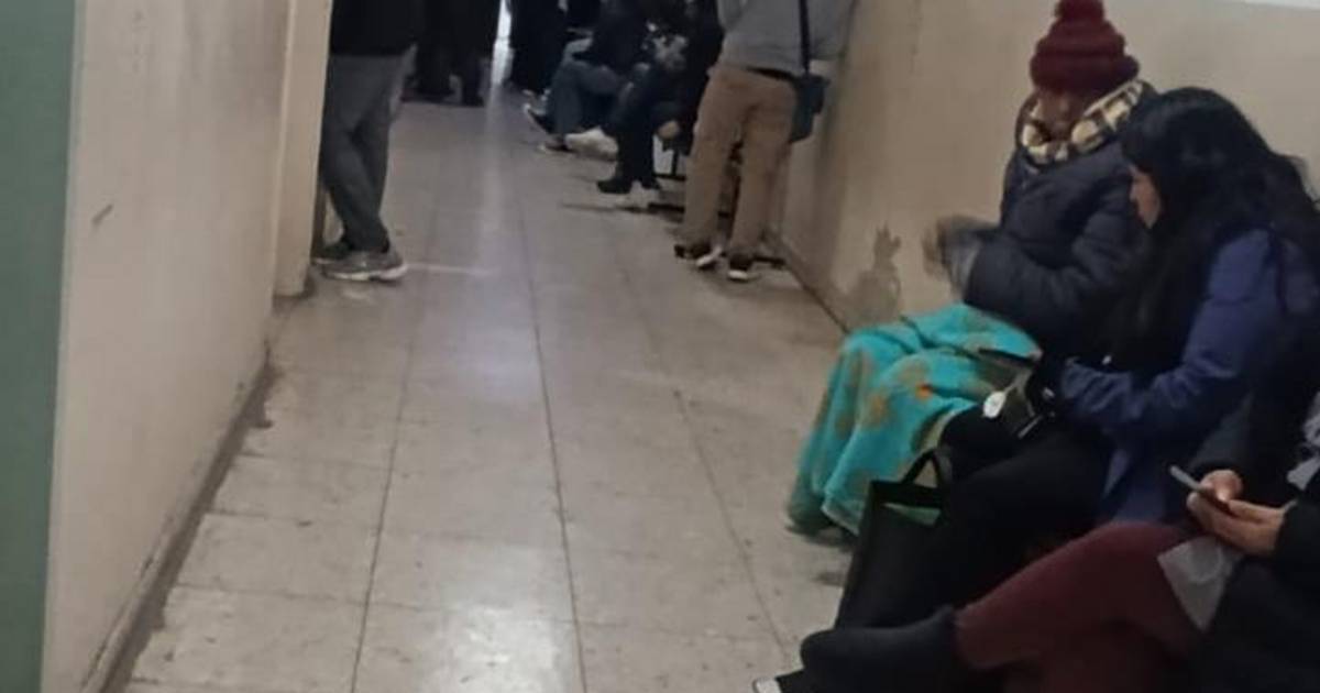 Quejas por las filas eternas en la entrega de fármacos del San Martín | El Dia