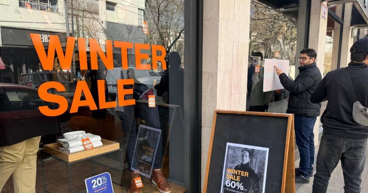 Temperatura y precios en baja: liquidan ropa de invierno en la Región | El Dia