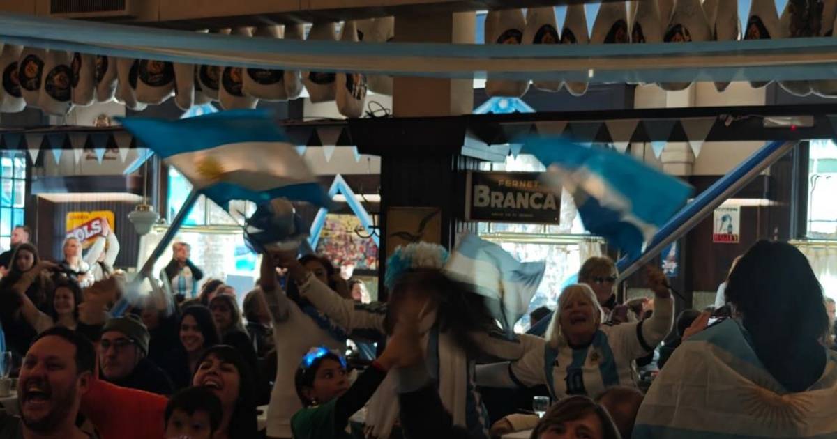 Locura total en La Plata: el grito de gol se hizo sentir en las calles y bares | El Dia