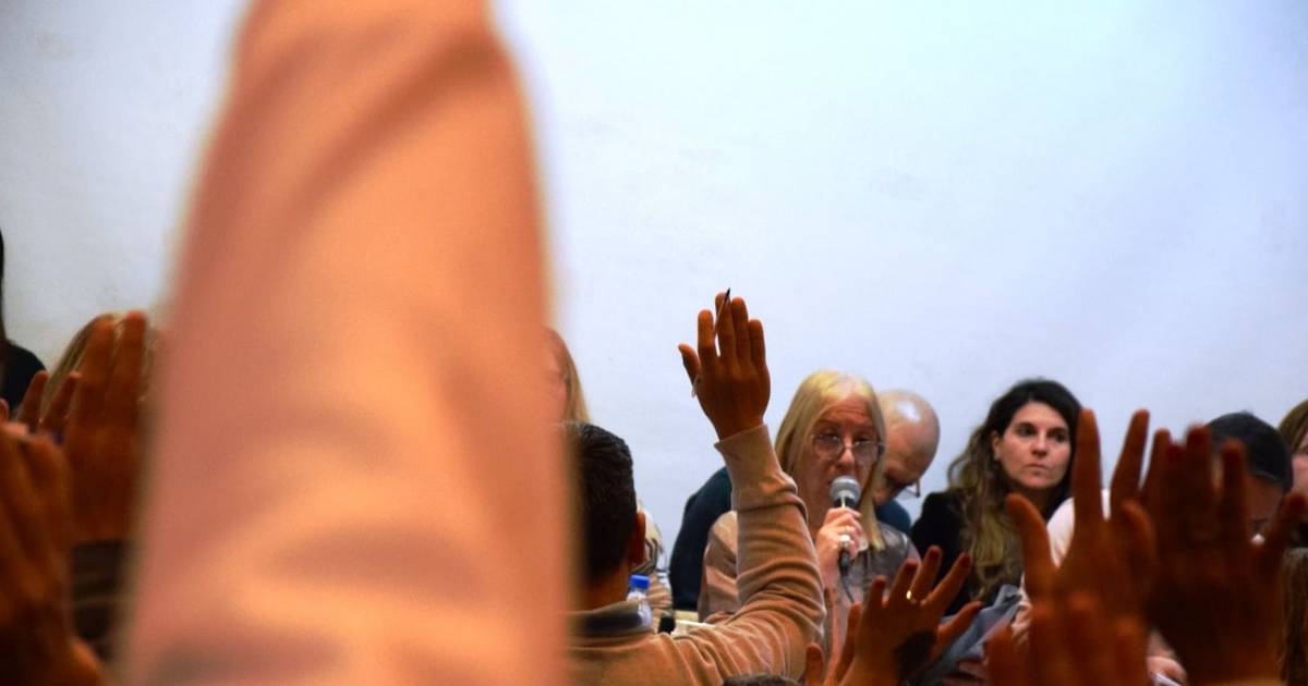 Acuerdan aumento salarial del 7% para docentes y estatales de la Provincia de Buenos Aires