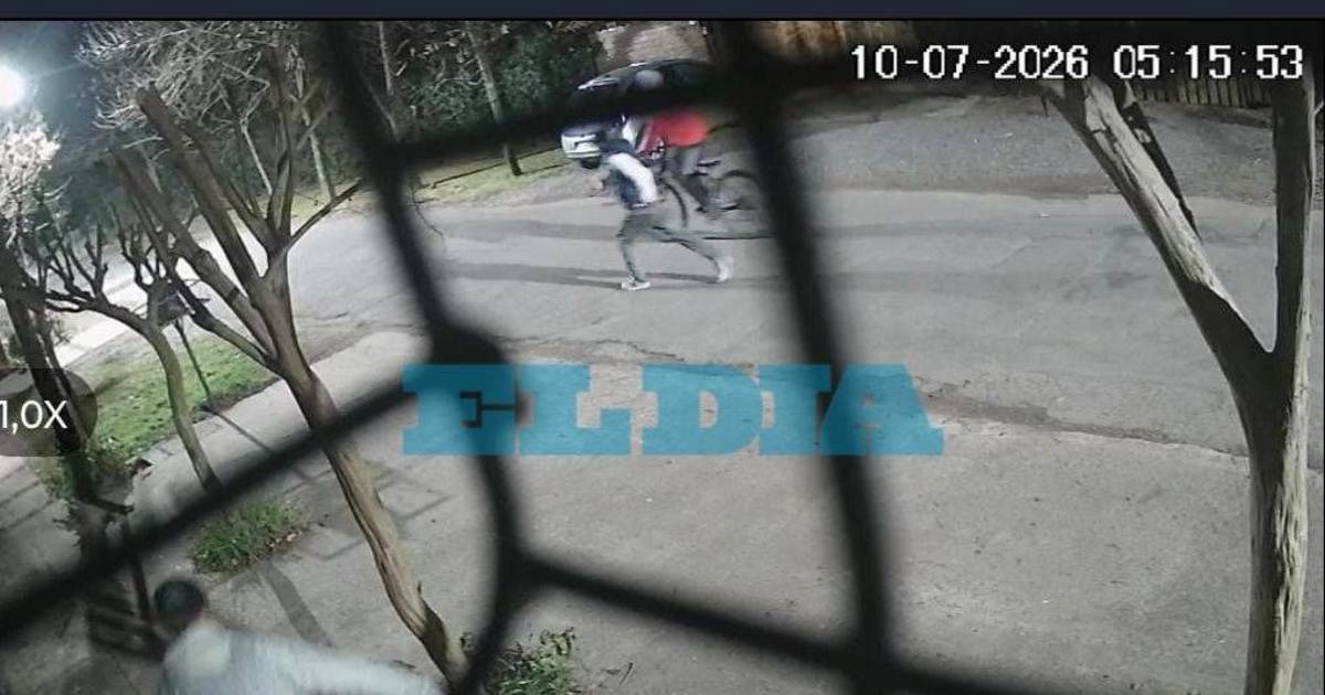 Un barrio de La Plata no duerme por una banda que patea puertas para robar | El Dia