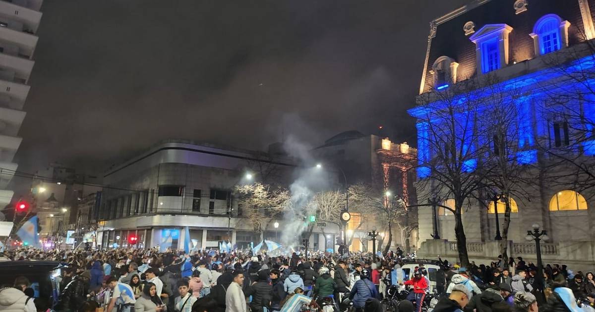 Multitudinario festejo en 7 y 50: La Plata celebra el pase de Argentina a las semifinales del Mundial 2026 | El Dia