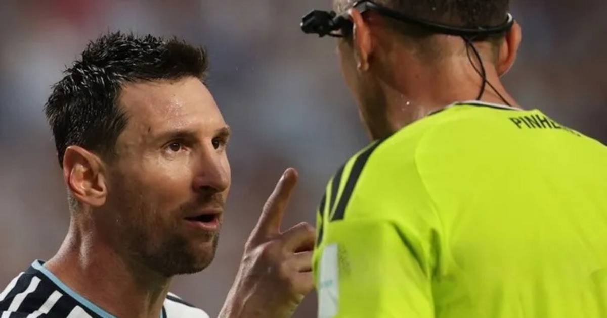 "A mí hablame bien": el fuerte cruce de Messi con el árbitro que quedó registrado en el triunfo ante Suiza | El Dia