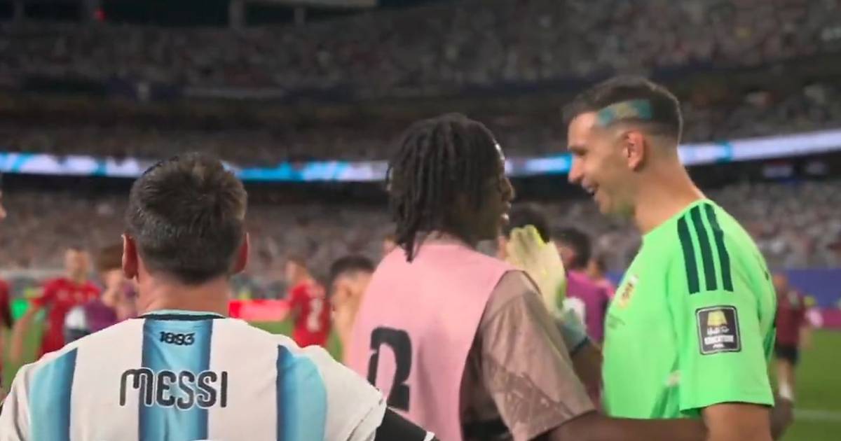Dibu Martínez, el diálogo con un suizo y la noticia del mercado en pleno festejo argentino | El Dia