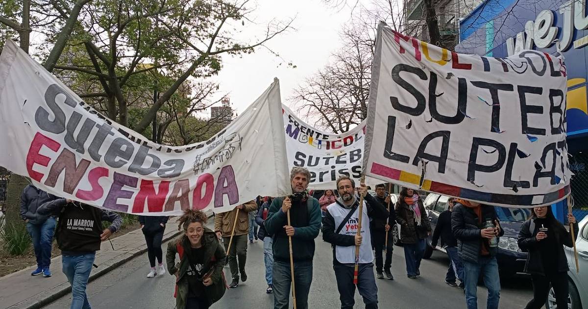 Marchas en Educación y Transporte en La Plata, y reina el caos vial | El Dia