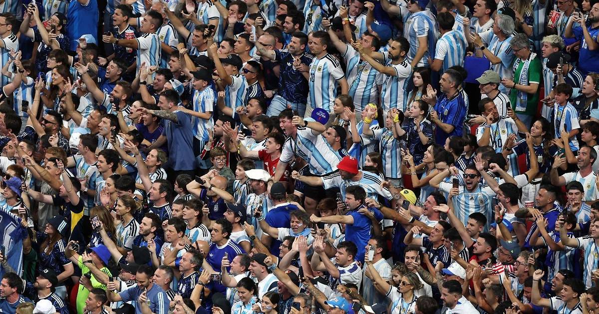 VIDEO. Fuertes silbidos: la reacción de los hinchas argentinos al himno inglés | El Dia