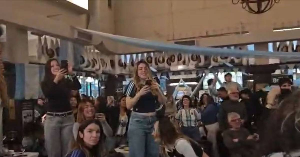 VIDEO. Así se gritaron los goles de Argentina en los bares de La Plata | El Dia