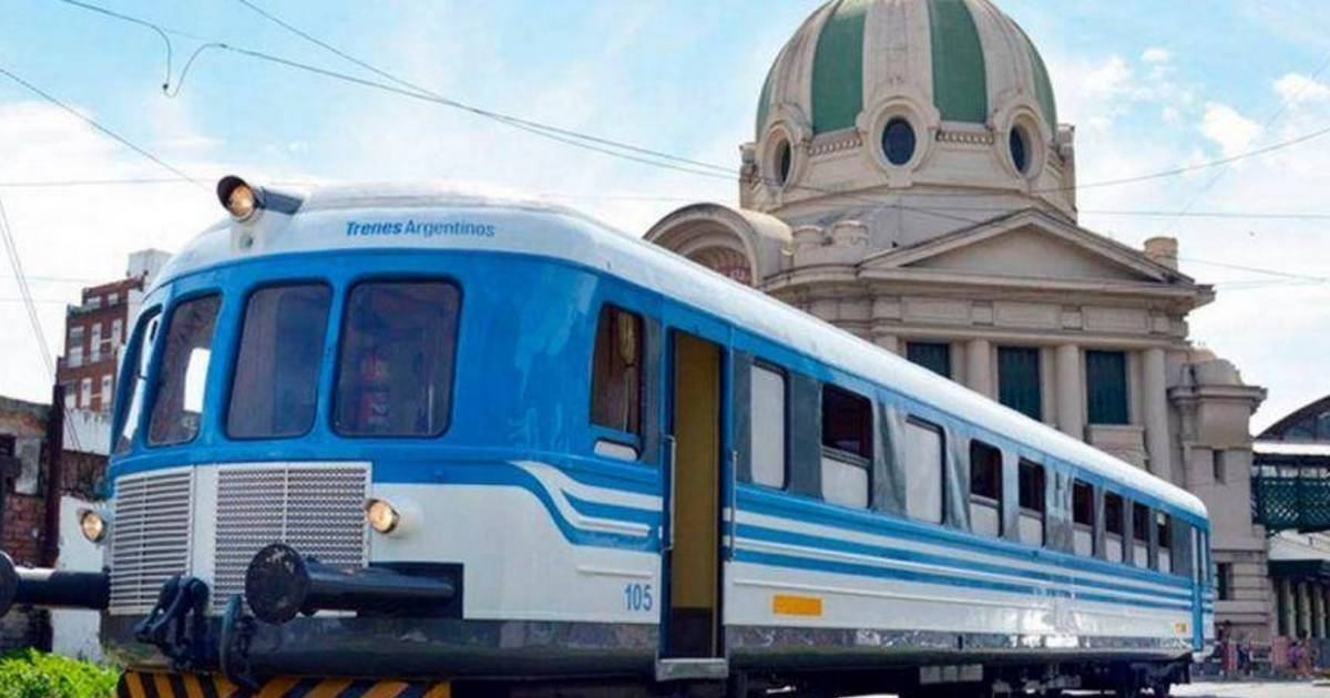 Lectura colectiva de una novela en el tren universitario | El Dia