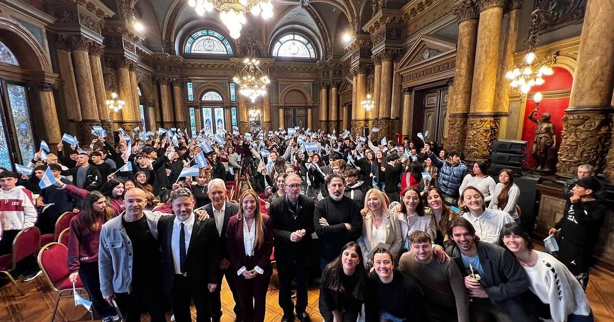 Estudiantes debatieron sobre violencia digital | El Dia