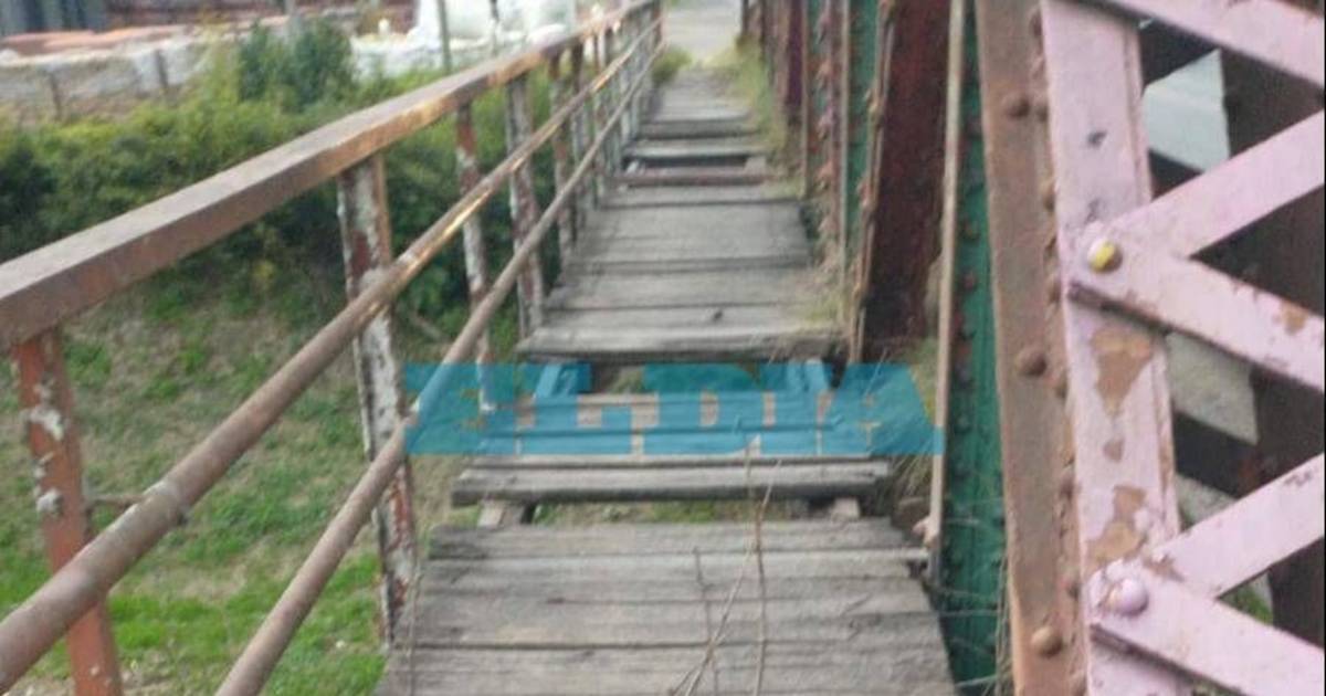 "Puente del terror": está destruido, deben transitar por el Belgrano y ayer atropellaron a un nene | El Dia