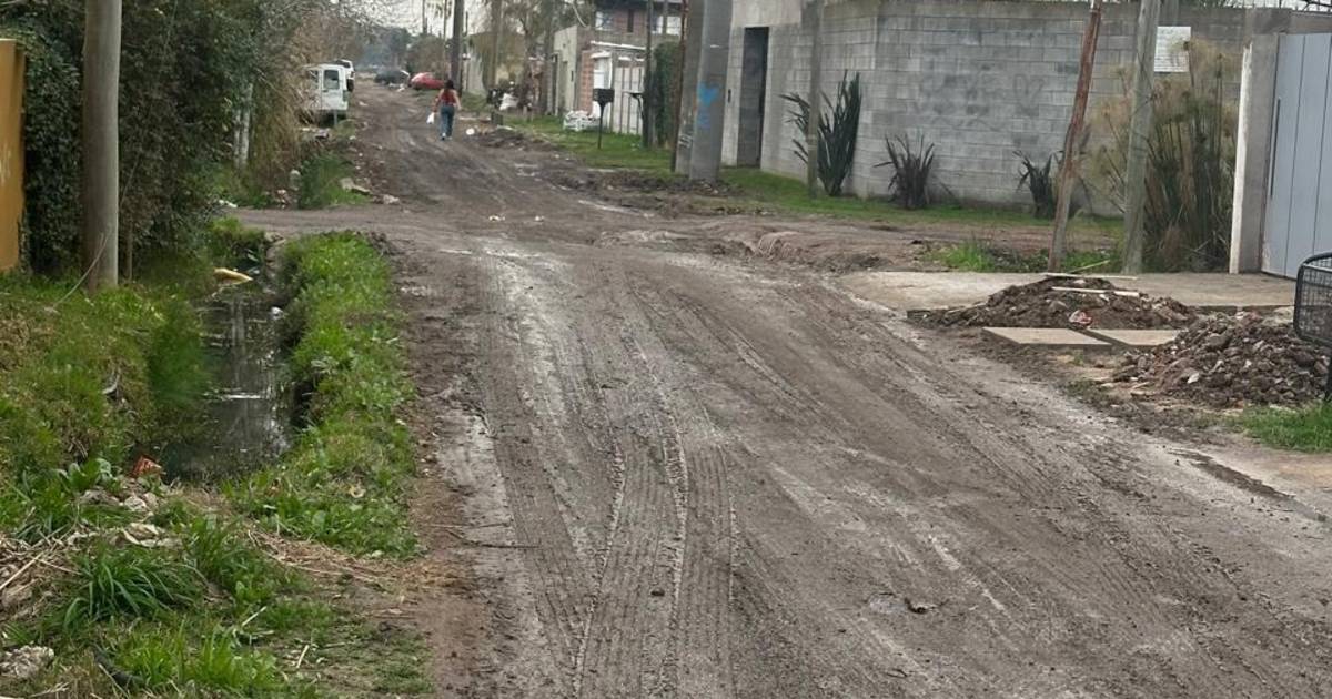 Villa Castells: denuncian que una obra de ABSA destrozó el asfalto y dejó la calle intransitable | El Dia