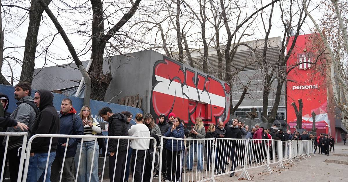 Furor por la Supercopa: largas filas en UNO para conseguir entradas y alentar a Estudiantes en Córdoba | El Dia