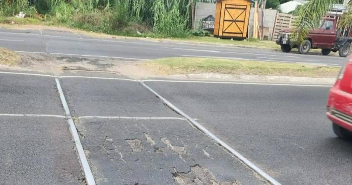 Una conductora alerta por el riesgo de los pozos en Centenario, 508 y 509 | El Dia