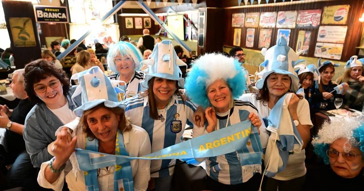 La Plata, en modo Scaloneta: bares y restaurantes repletos para ver la final entre Argentina vs España | El Dia