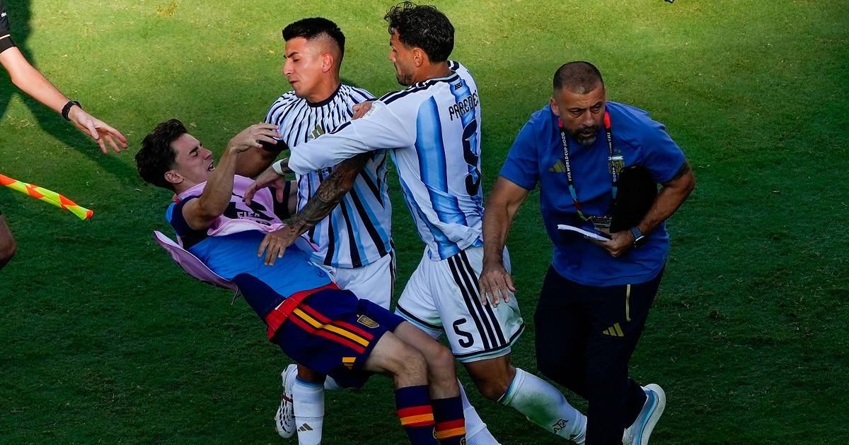 Leandro Paredes se peleó con los jugadores de España tras el pitazo final | El Dia