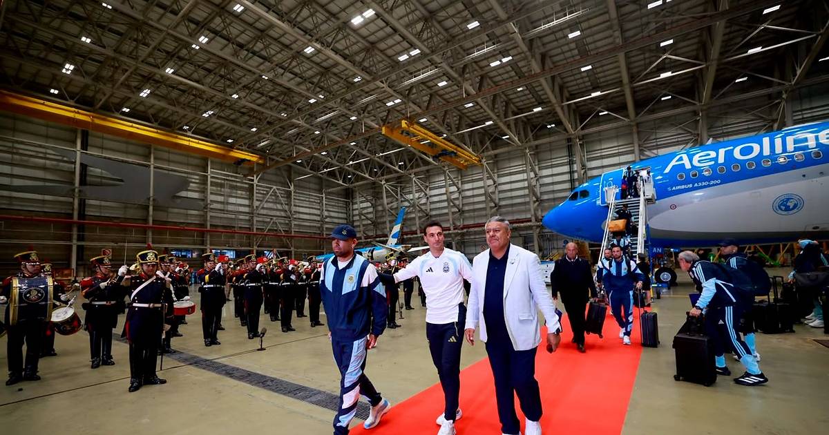 Al ritmo de "Muchachos": así fue el recibimiento a la Selección en Ezeiza | El Dia