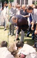 Todo un barrio recuerda con un símbolo a su vecino más notable