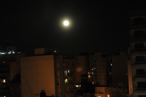 La “luna azul” brilló en el cielo de La Plata