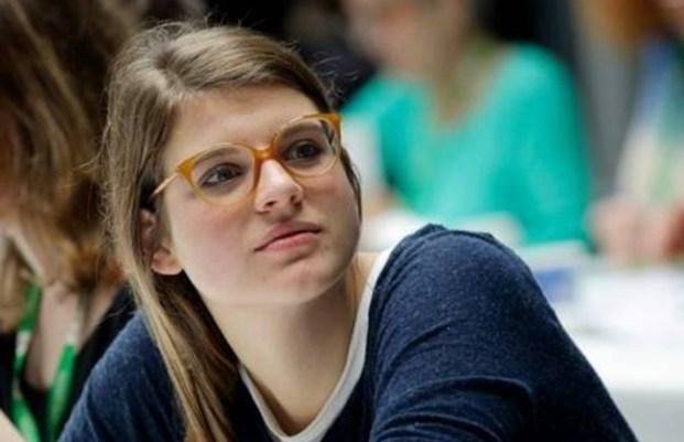 La hija del ministro Rossi intentó defenderse de las críticas por su designación