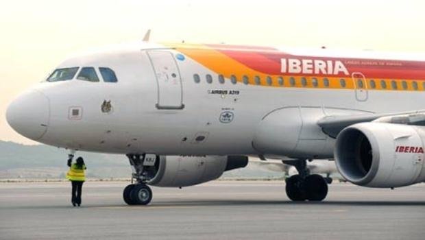 Emergencia en el aire por golpes de pájaros