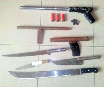Amenazas con “armas tumberas”: nueve detenidos en un operativo en Los Hornos