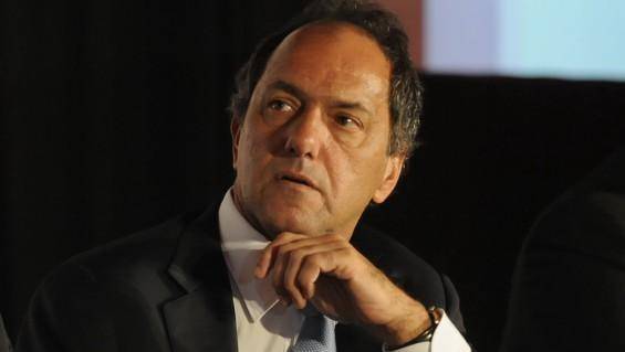Scioli calificó como una "absoluta 
falsedad" la denuncia en su contra