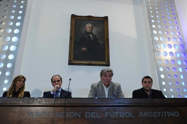 Pérez: "hemos decidido con mis compañeros nombrar a Edgardo Bauza como entrenador"