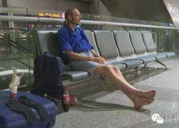 Un holandés pasó diez días en un aeropuerto esperando una cita arreglada por Internet